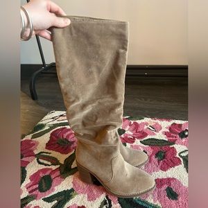 NWT taupe heeled boots